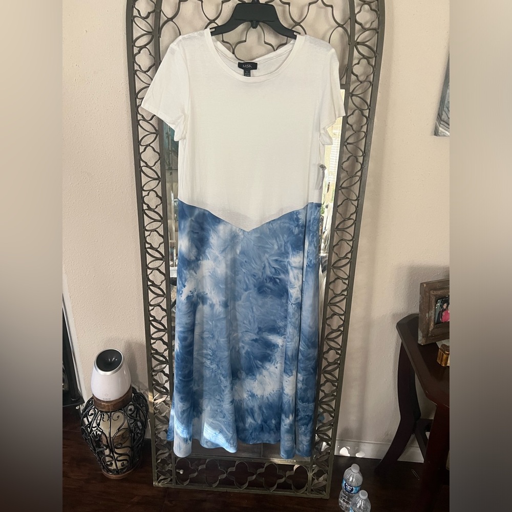 Brand new, MSK mixi/midi, casual dress with tags attached. Size L.